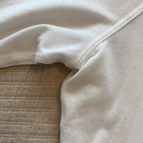 Lululemon long sleeve 🤍 - Picture 5 of 9